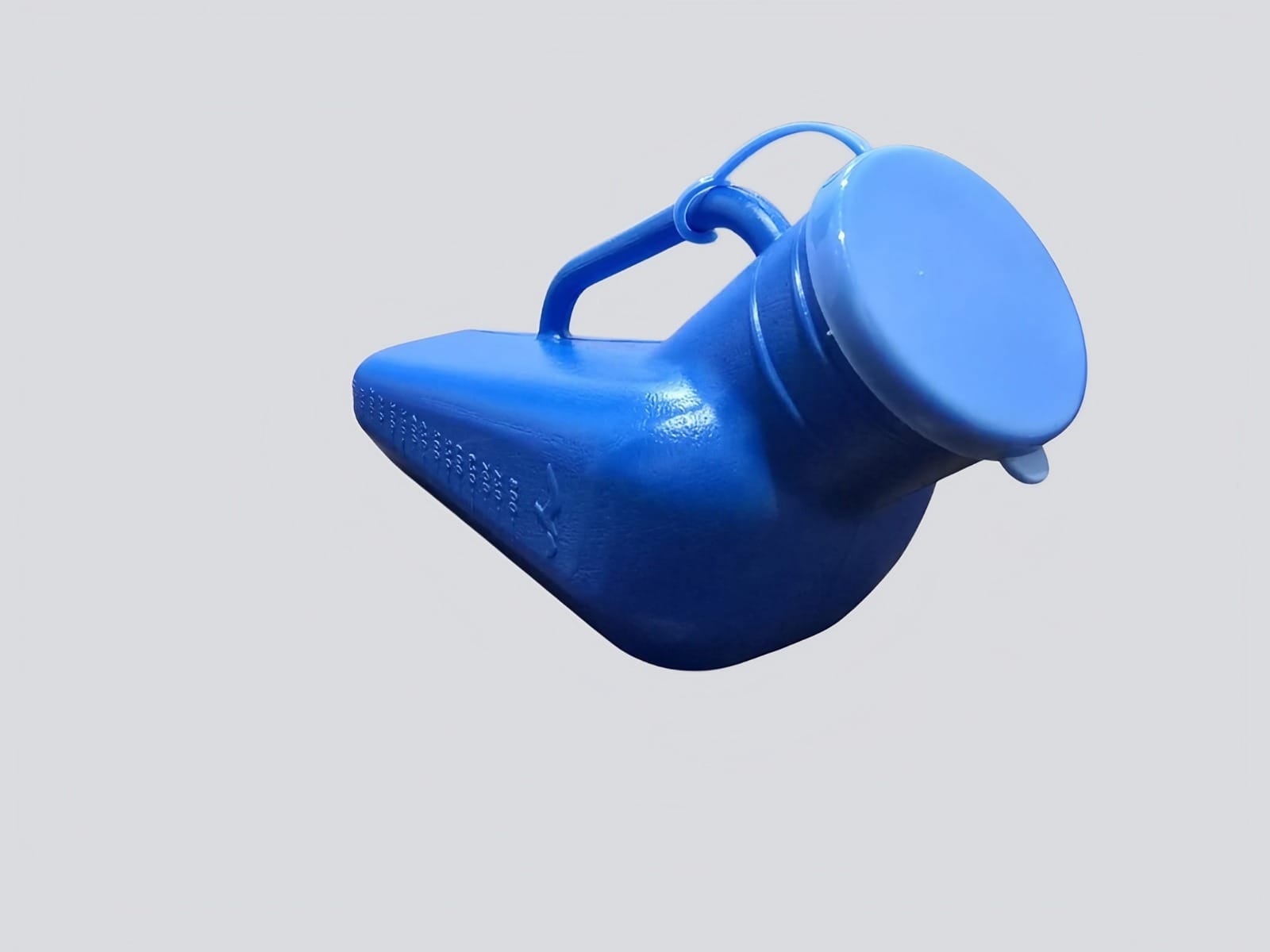 Male Urinal Bottle 1000ml with Lid 2 Portable male urinal bottle front angle with embossed 50 to 800 ml markings